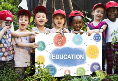 Çocuk Eğitim Bilgi Field Gezisi Yaz Kampı Grafik