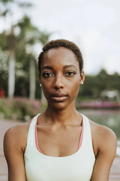 Dama Negra Haciendo Yoga Parque — Foto de Stock