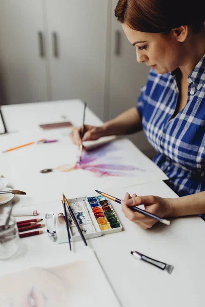 Artiste Jouissant Dans Son Atelier — Photo