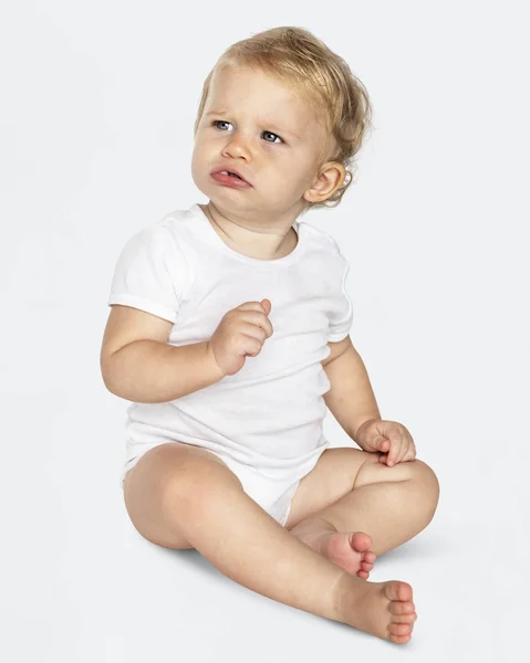 Bebê Sentado Chão Estúdio — Fotografia de Stock