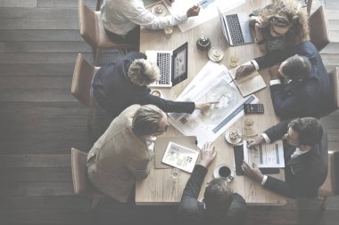 Toplantı olan farklı iş adamları