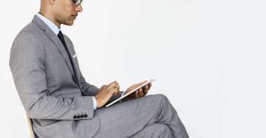 işadamı dijital tablet kullanma