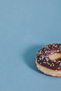 Sprinkles ile lezzetli sırlı çörek