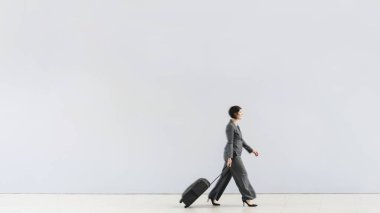 Businesswoman iş gezisinde