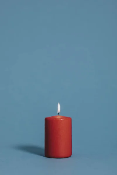 燃烧红色的蜡烛 — 图库照片