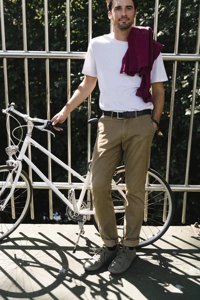 Bonito Homem Bicicleta Rua — Fotografia de Stock