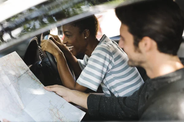 Verwendung Einer Landkarte Auto Für Eine Richtung — Stockfoto