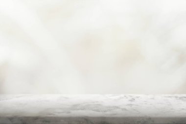 Karanlık çimento duvar beyaz mermer zemin ürün arka plan ile