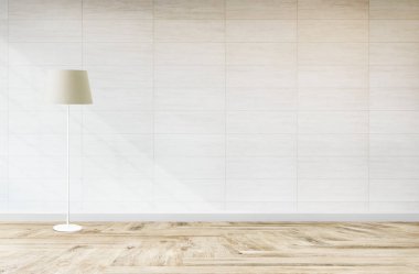 Beyaz duvar mockup karşı lamba