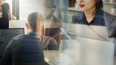 Toplantı odasında iş adamları