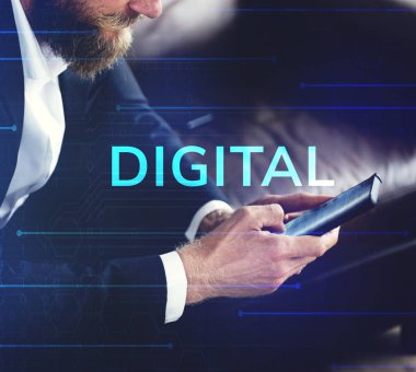 İşadamı uzaktan e-postalarını kontrol