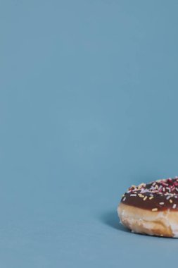 Sprinkles ile lezzetli sırlı çörek