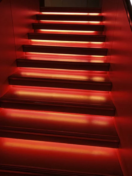 Escadas Luz Néon Vermelho — Fotografia de Stock