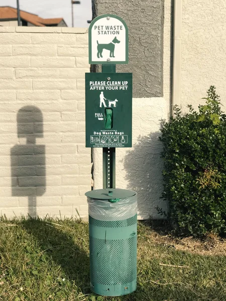 Estación Residuos Mascotas Aire Libre Verde —  Fotos de Stock