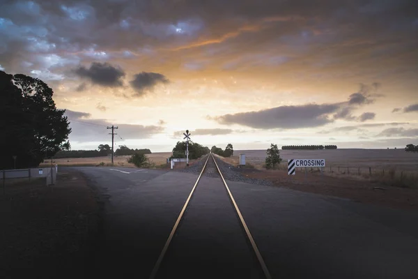 Ferrocarril Campo Bajo Cielo Dorado — Foto de Stock