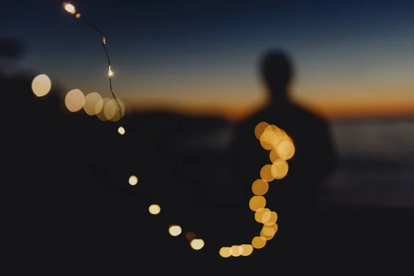 Bokeh Iluminação Homem Praia — Fotografia de Stock