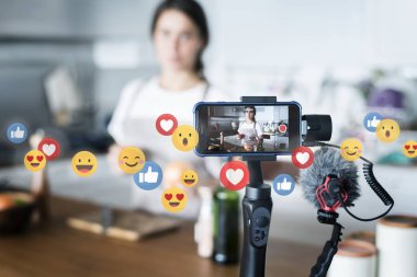 Gıda vlogger bir video kayıt