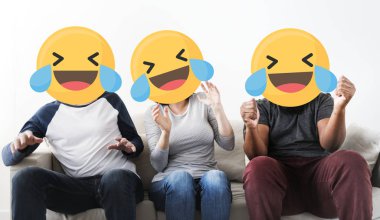 Sanal gerçeklik deneyimi zevk ifadeleri ile arkadaşlar