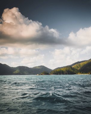 Güzel bir sahil manzarası