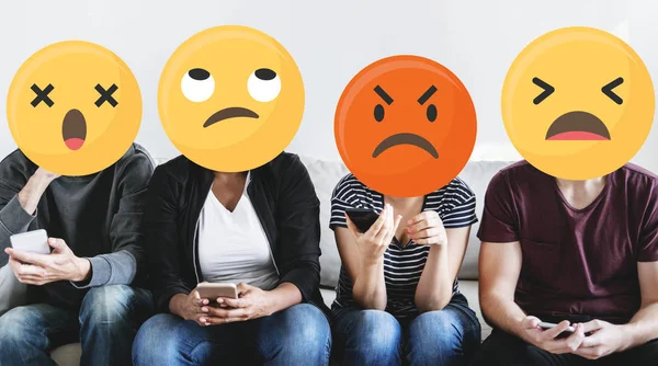 Pessoas Diversas Com Emoticons Negativos Usando Telefones Celulares — Fotografia de Stock