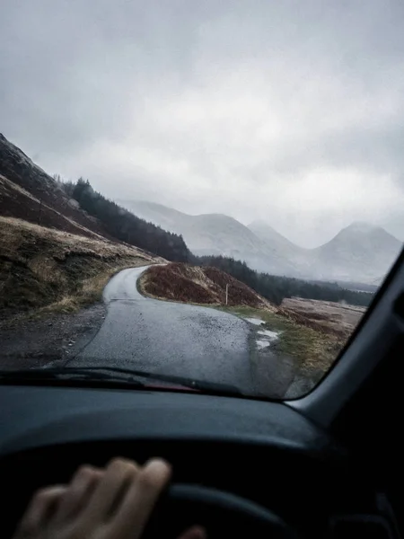 Man Het Besturen Van Een Auto Hooglanden Schotland — Stockfoto
