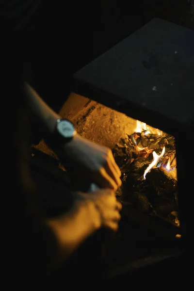 Man Setting Fire Fireplace — Stock Photo, Image