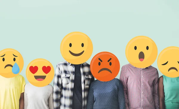 Diversos Amigos Cubiertos Emoticonos —  Fotos de Stock