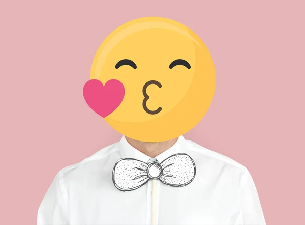 Einen Mann Mit Einem Kuss Emoji Porträtieren — Stockfoto