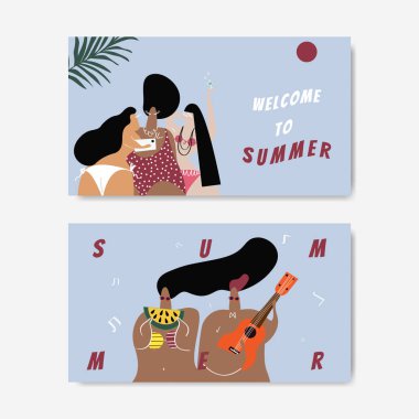 Yaz mevsimi koleksiyon vektörünün tadını çıkaran kadın karakterler