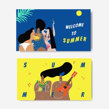 Yaz mevsimi koleksiyon vektörünün tadını çıkaran kadın karakterler