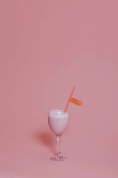 Schattig Roze Fancy Drankje Een Wijnglas — Stockfoto