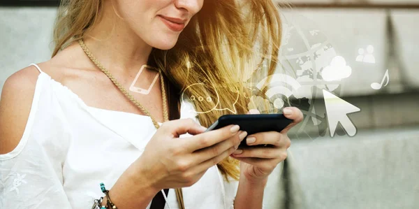 Mujer Feliz Navegando Por Internet —  Fotos de Stock