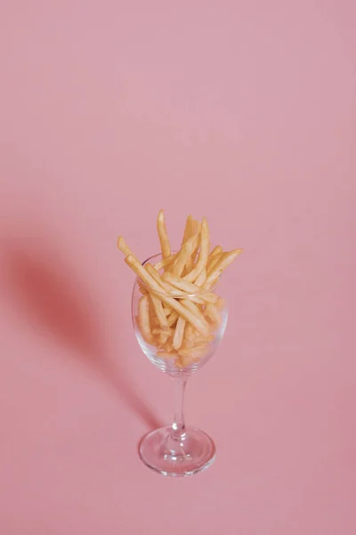 Franse Frietjes Een Wijnglas — Stockfoto