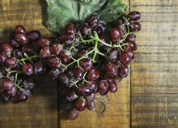 Fresh Grapes Wooden Table — Stock Photo, Image