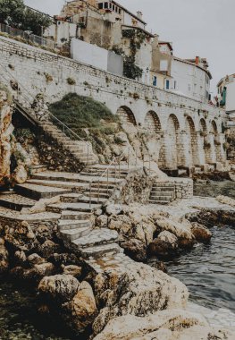 Su tarafından taş Harabeleri