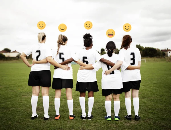 Fußballerinnen Mit Zusammenstehenden Emoticons — Stockfoto