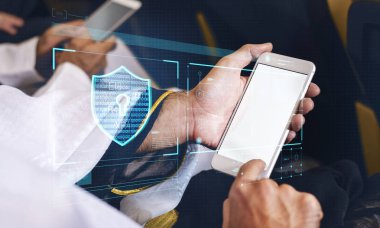 İşadamı telefonuna giriş yapacak