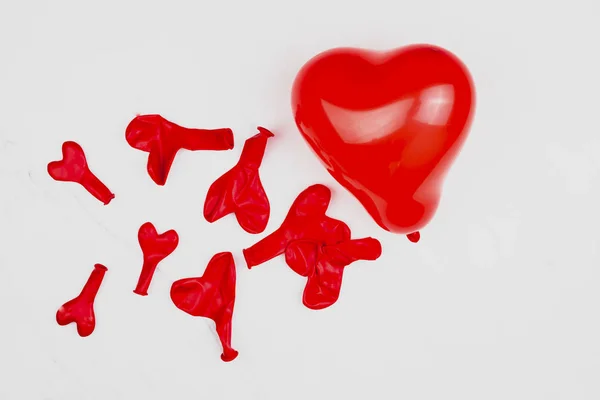 Merah Diledakkan Hati Berbentuk Balon — Stok Foto