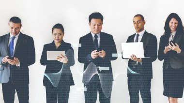 Dijital cihazlar kullanarak iş adamları