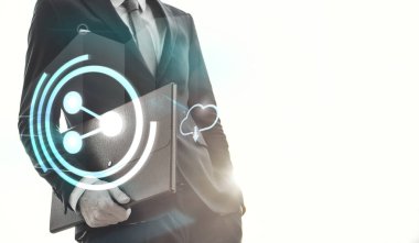 Deri brifecase ile İşadamı