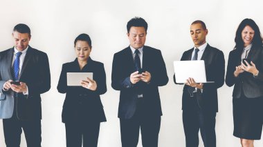 Dijital cihazlar kullanarak iş adamları