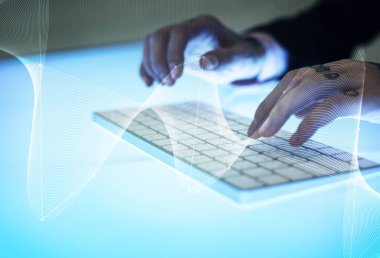 Hacker görevi üzerinde çalışıyor