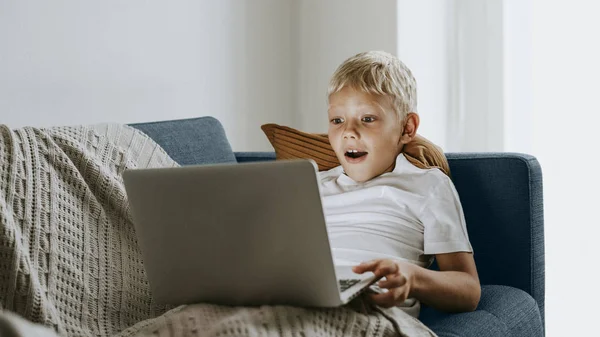 Young Boy Watching Videos His Laptop — Stock Photo, Image