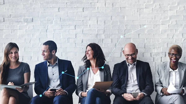 Gente Alegre Negocios Teniendo Una Conversación —  Fotos de Stock