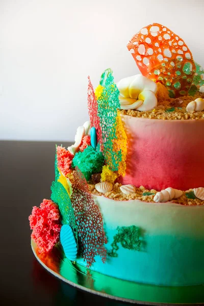 Ciasto z morskich dekoracji na wesele lub przyjęcie urodzinowe — Zdjęcie stockowe