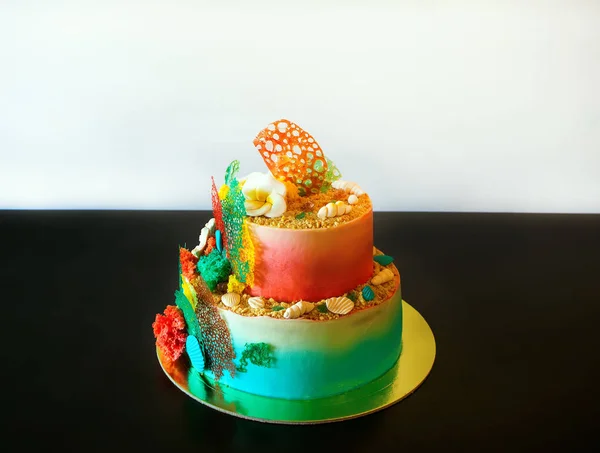 Торт с морским декором для свадьбы или дня рождения — стоковое фото