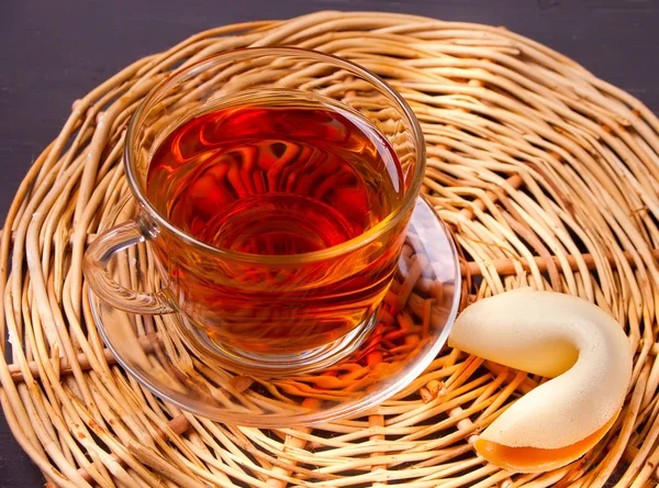 Taza Caliente Con Galleta Fortuna Estilo Oriental Sobre Fondo Madera — Foto de Stock