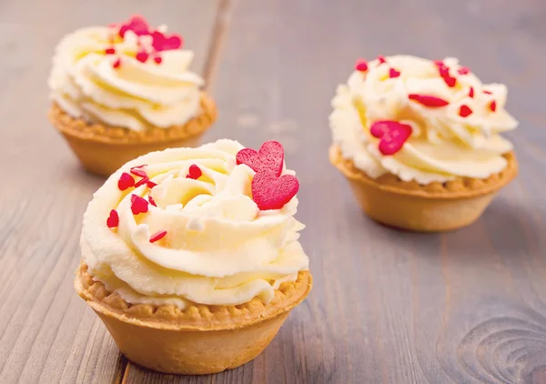 Deliciosos Cupcakes Para Dia Dos Namorados Mesa Madeira — Fotografia de Stock