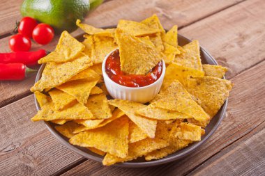 Meksika mısır cipsi Nacho salsa sos ile