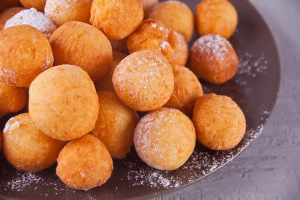 Plate with small balls of freshly baked homemade cottage cheese doughnuts — Stock Photo, Image